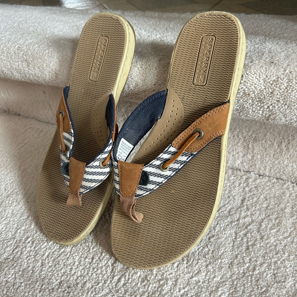 Sperry Tan and Navy Flip Flops Ladies 8